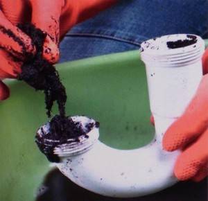 Чем прочистить канализационную трубу: применение троса и бытовой химии для чистки с фото