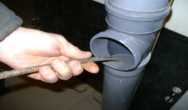 Чистка канализационных труб наиболее эффективными способами - фото