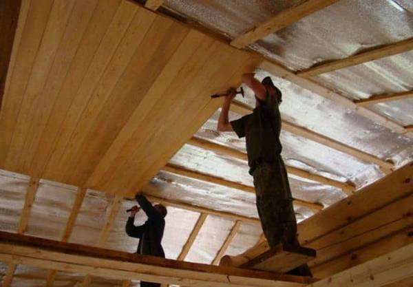 Сооружаем деревянный потолок своими руками - фото
