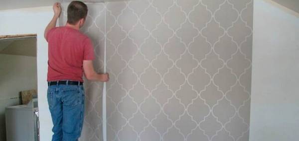 Как можно клеить обои на крашеные стены, каким образом можно клеить обои на масляную краску с фото