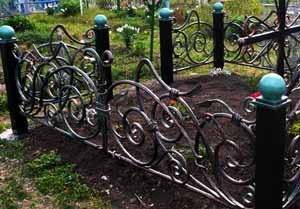 Как покрасить ограду на кладбище  не стоит ограду делать поводом для частых ... - фото