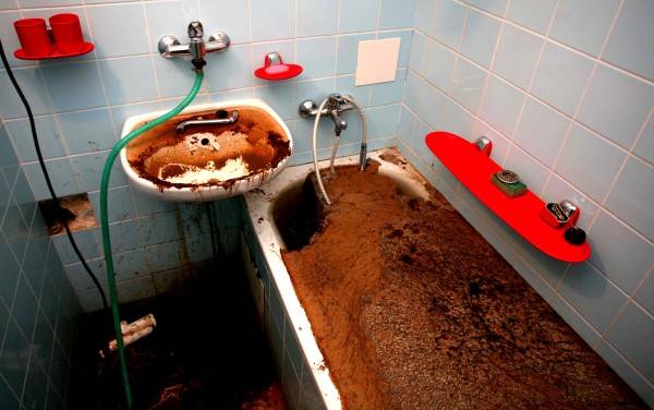 Как прочистить трубы канализации в частном доме или собственной квартире - фото