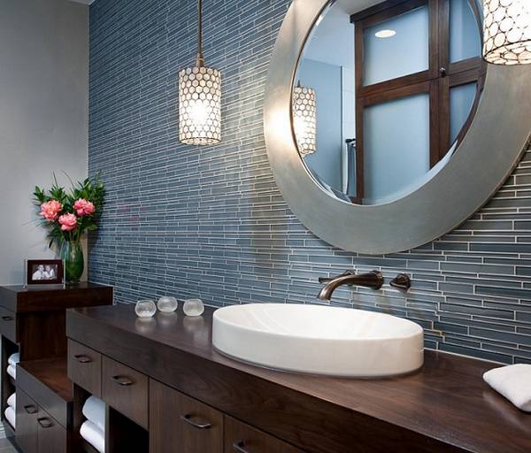 Какое зеркало выбрать для ванной комнаты: полезные советы с фото