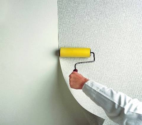 Поклейка обоев на стену: виды полотен и поверхностей, технология оклеивания - фото
