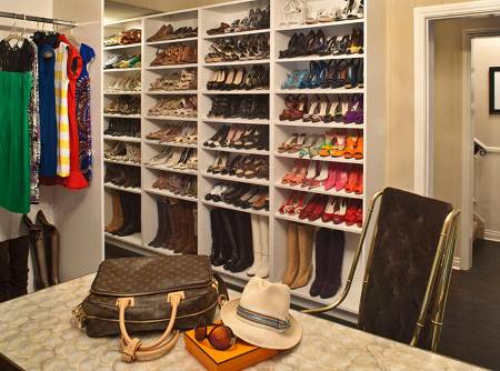 Удобные полки для обуви в гардеробной: 5 видов расположения, планировка и и ... - фото
