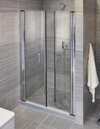 Стеклянная дверь в душ: особенности выбора и монтажа - фото