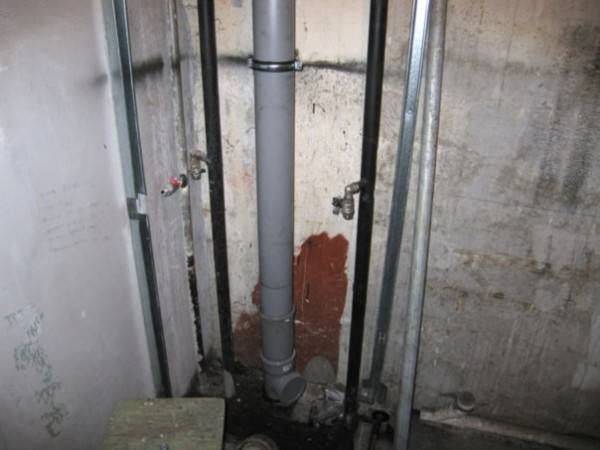 Стояк канализации в квартире: как его ремонтировать, заменять и кто должен  ... - фото