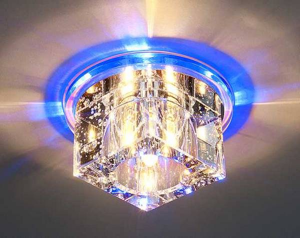 Установка светильников в натяжной потолок: 6 способов с фото