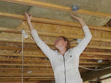 Утепление потолка в частном доме минватой: пошаговая инструкция - фото